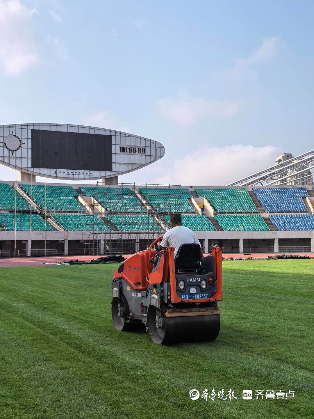 通讯员, 维修改造完, 对体育场相