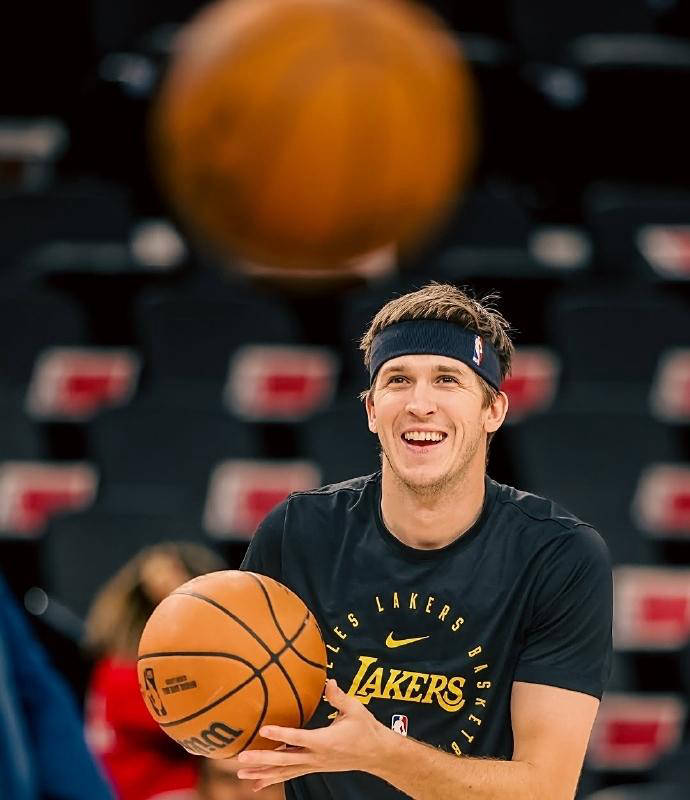 为湖人阵容, 围绕着里夫