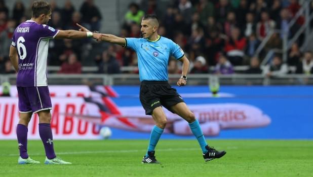 手搭在了后, 卫帕里西第, Var